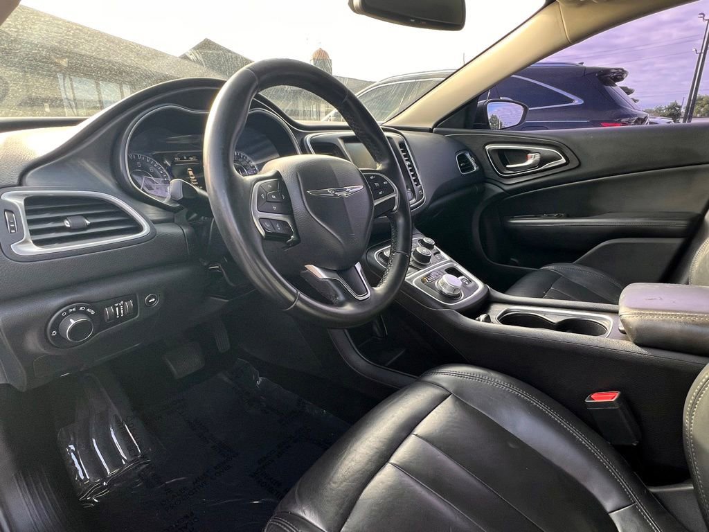 Used 2017 Chrysler 200 Limited Platinum FWD image 2