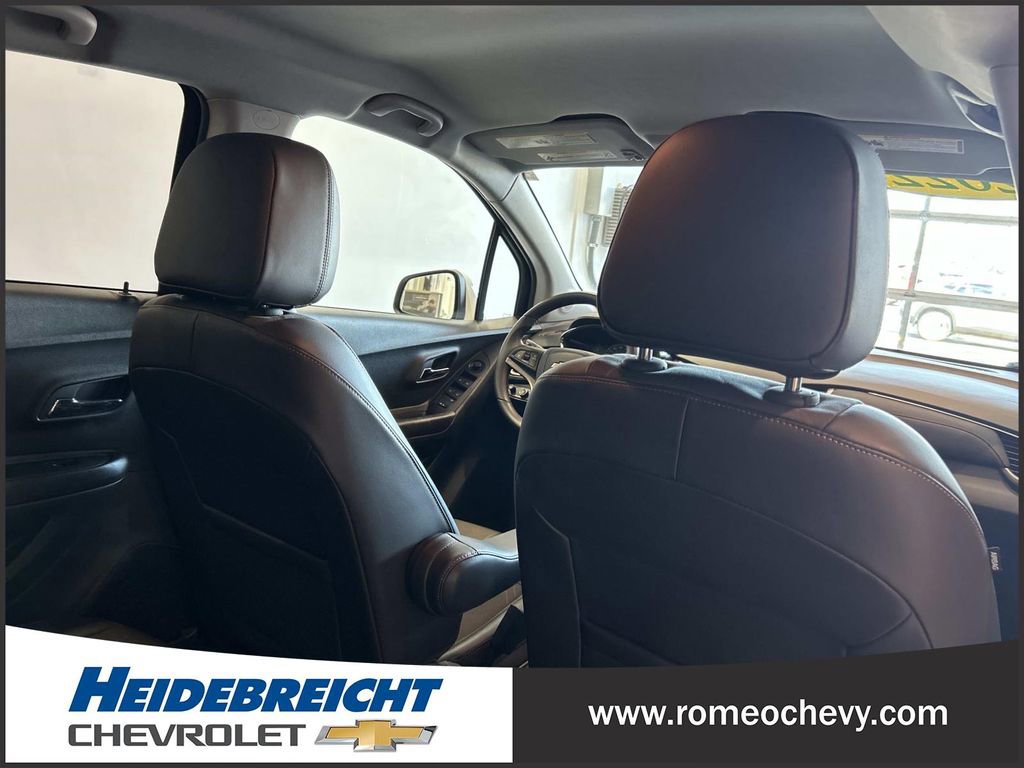 Used 2022 Chevrolet Trax LT w/ LT Convenience Package image 31