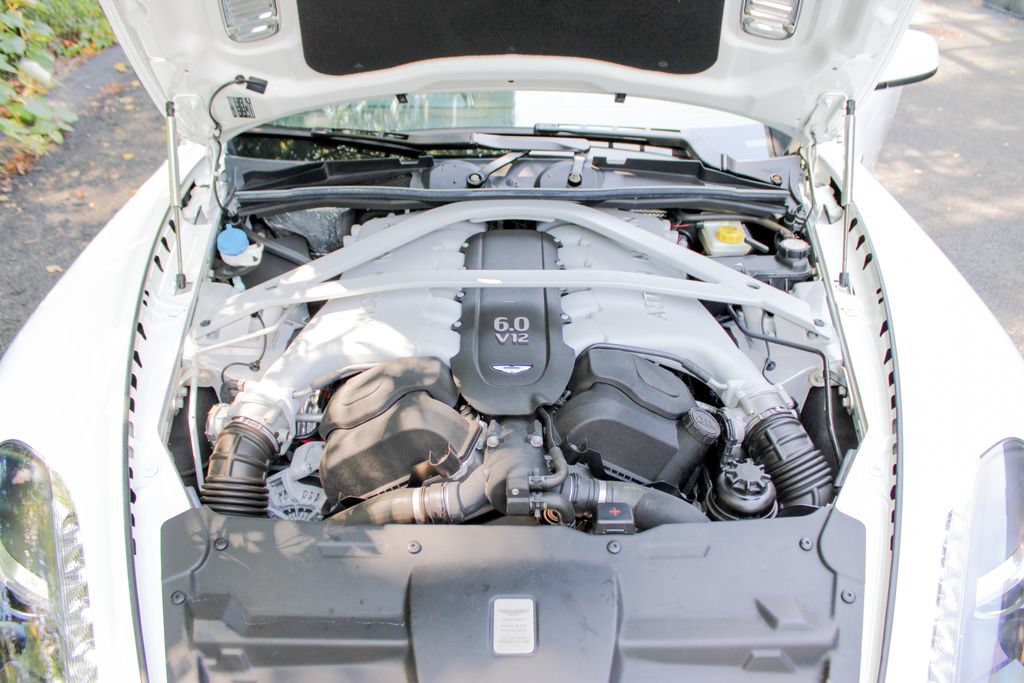 Used 2014 Aston Martin DB9 Volante RWD image 21