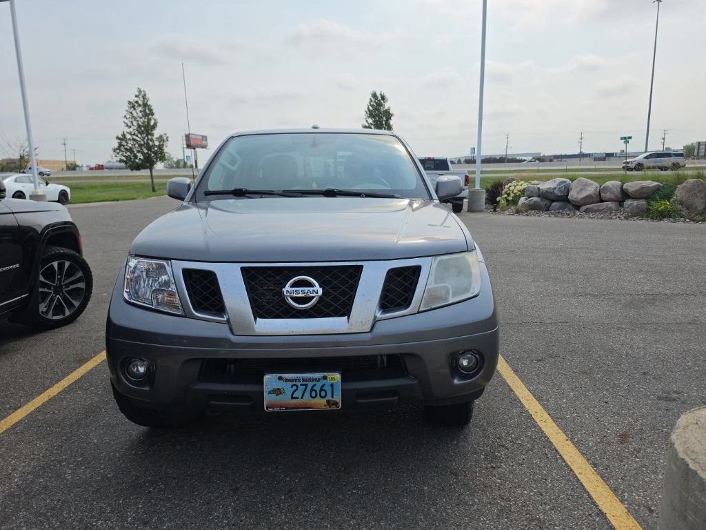 Used 2018 Nissan Frontier PRO-4X AWD/4WD image 2