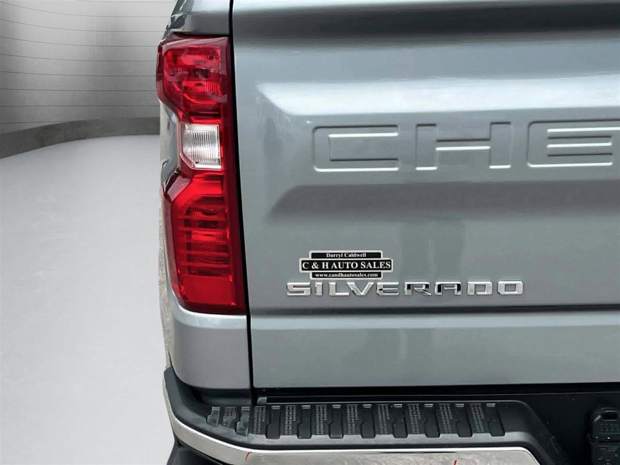 Used 2025 Chevrolet Silverado 1500 LT RWD image 9