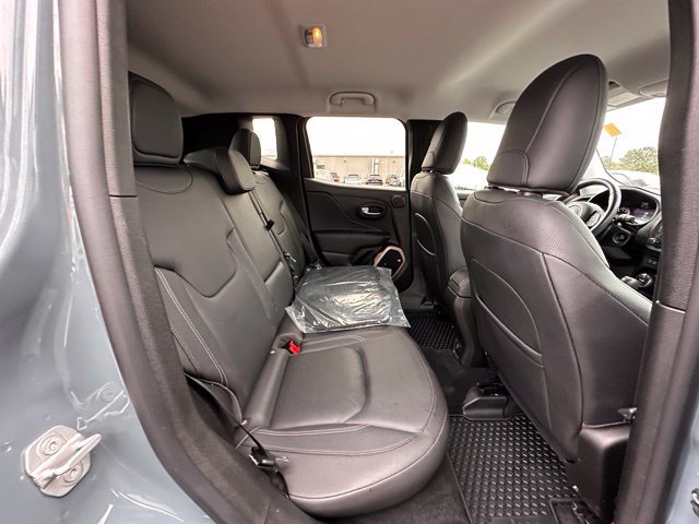 Used 2017 Jeep Renegade Limited AWD/4WD image 30