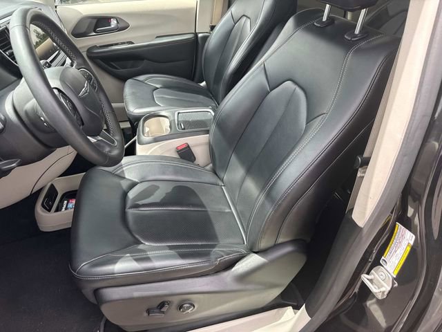 Used 2024 Chrysler Pacifica Limited FWD image 30