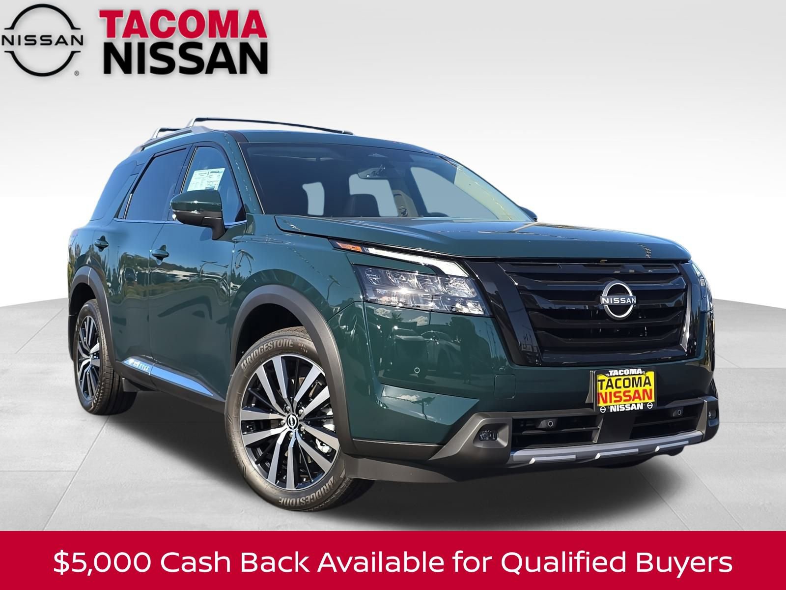 New 2025 Nissan Pathfinder Platinum w/ Black Appearance Package