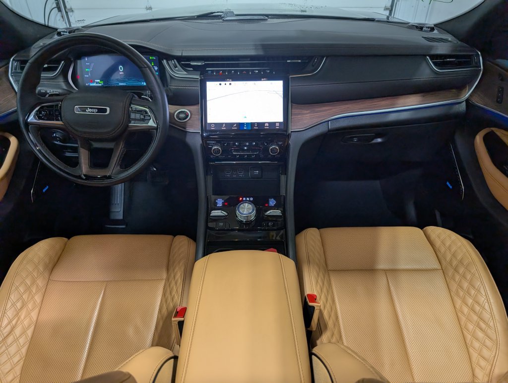 Used 2022 Jeep Grand Cherokee Summit AWD/4WD image 12