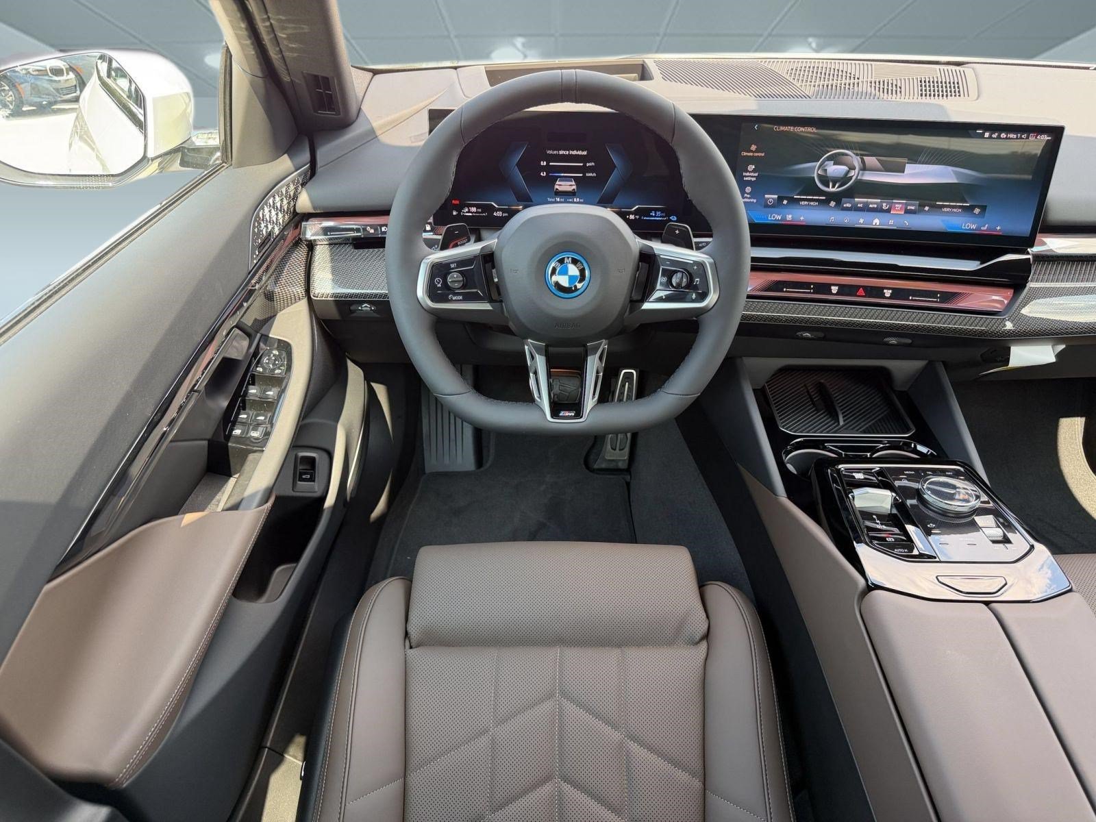 New 2027 BMW 550e xDrive AWD/4WD image 29