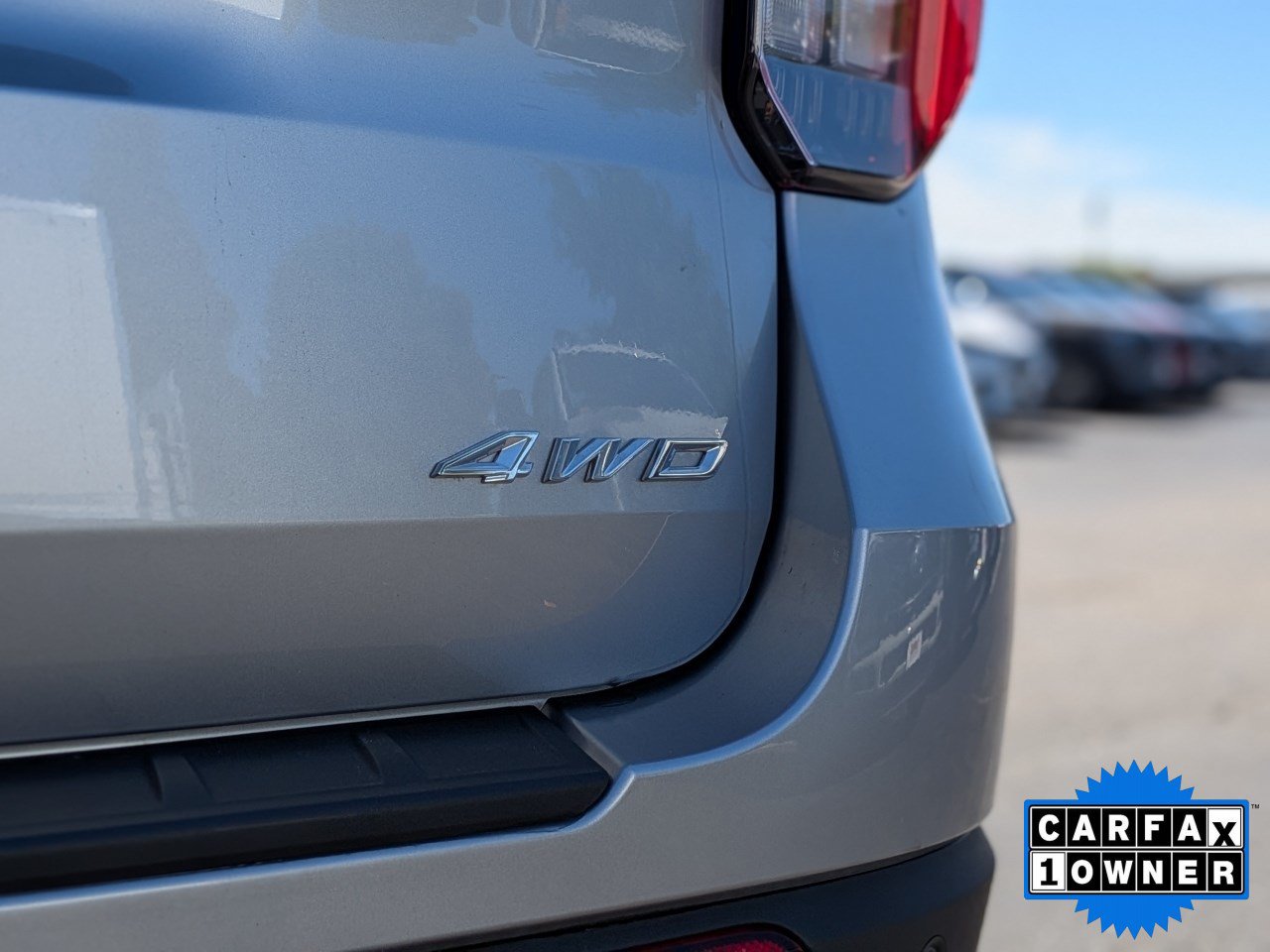 Used 2025 Ford Explorer Active AWD/4WD image 12