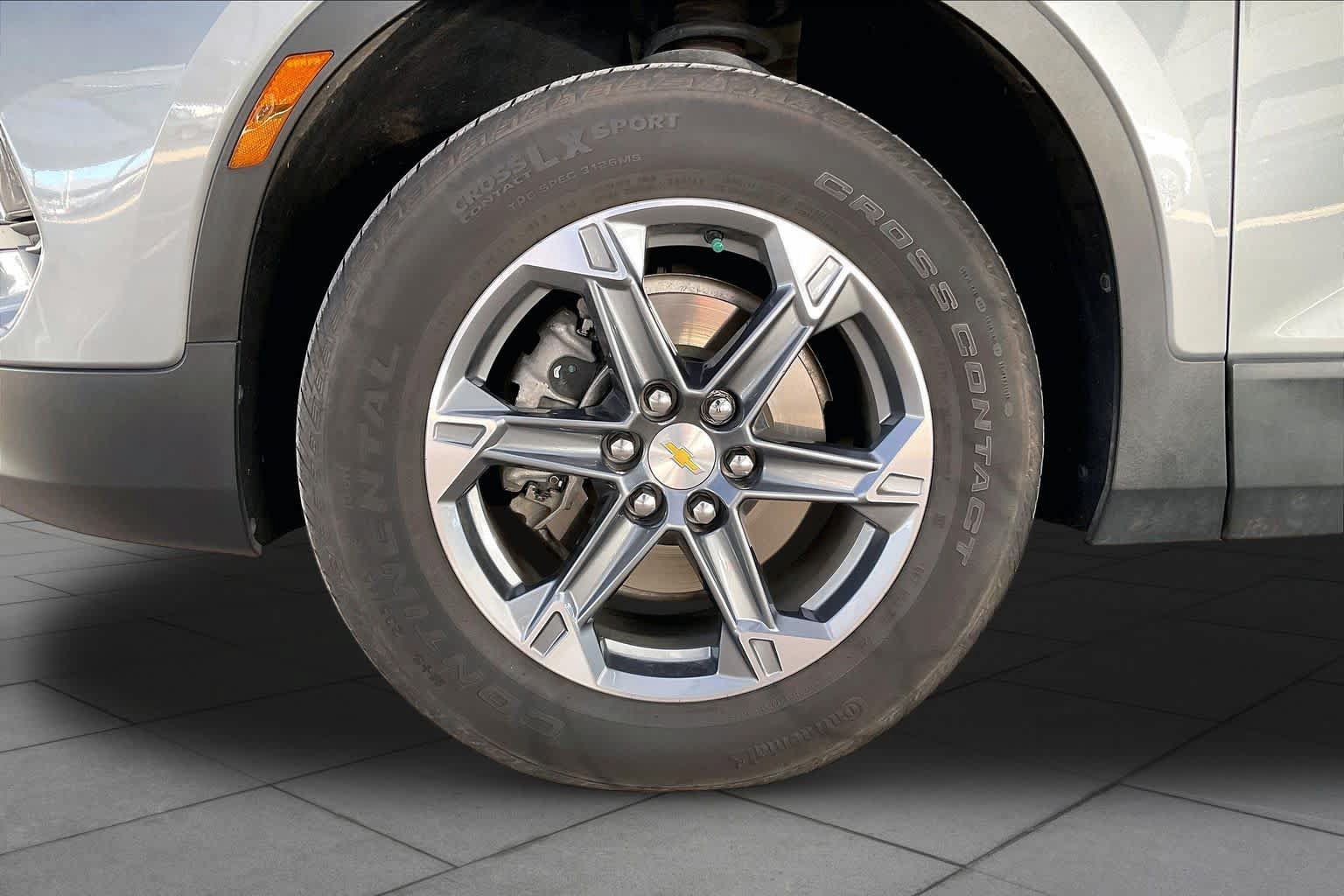 Used 2024 Chevrolet Blazer LT w/ Sound & Technology Package FWD image 11