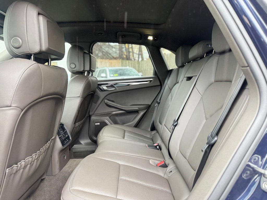 Used 2022 Porsche Macan w/ Premium Package Plus image 20