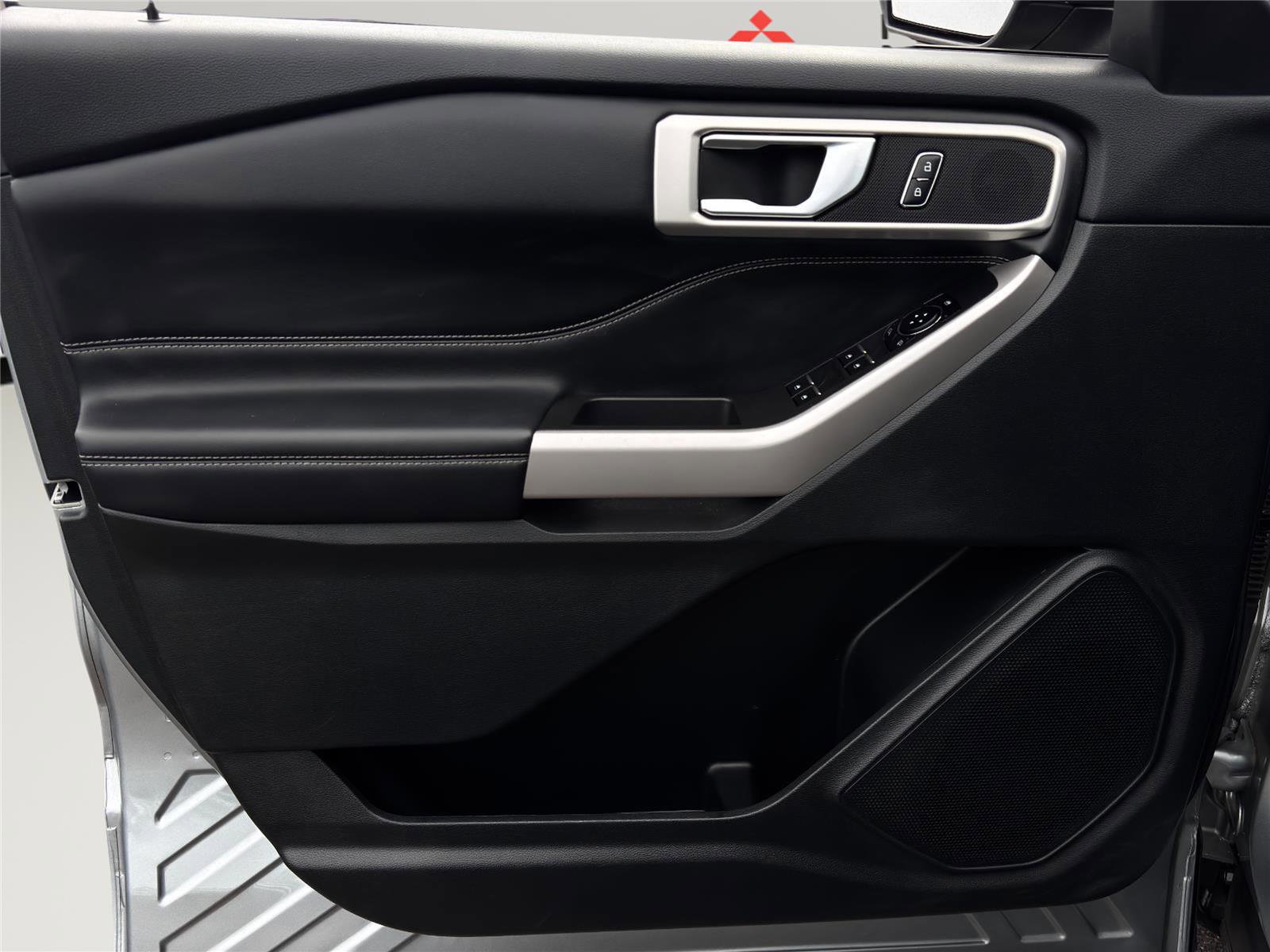 Used 2022 Ford Explorer XLT w/ Equipment Group 202A image 25