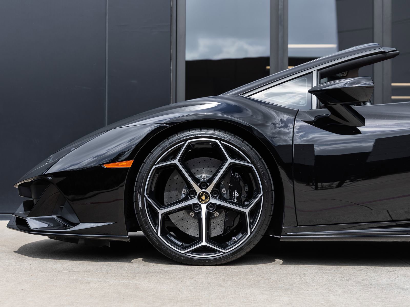 Used 2020 Lamborghini Huracan EVO image 12