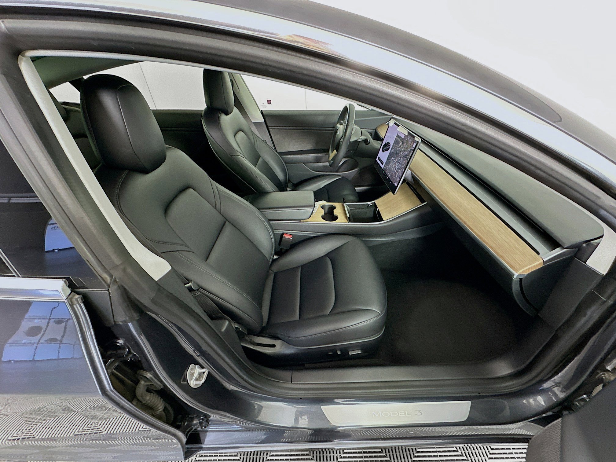 Used 2018 Tesla Model 3 Long Range RWD image 29