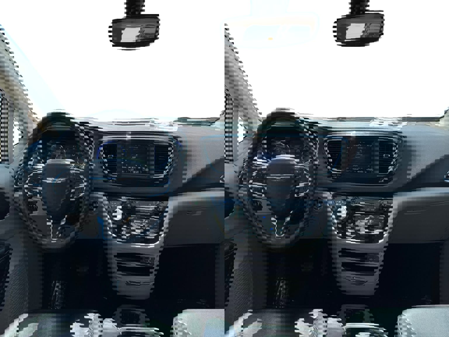 Used 2020 Chrysler Voyager Lxi image 12