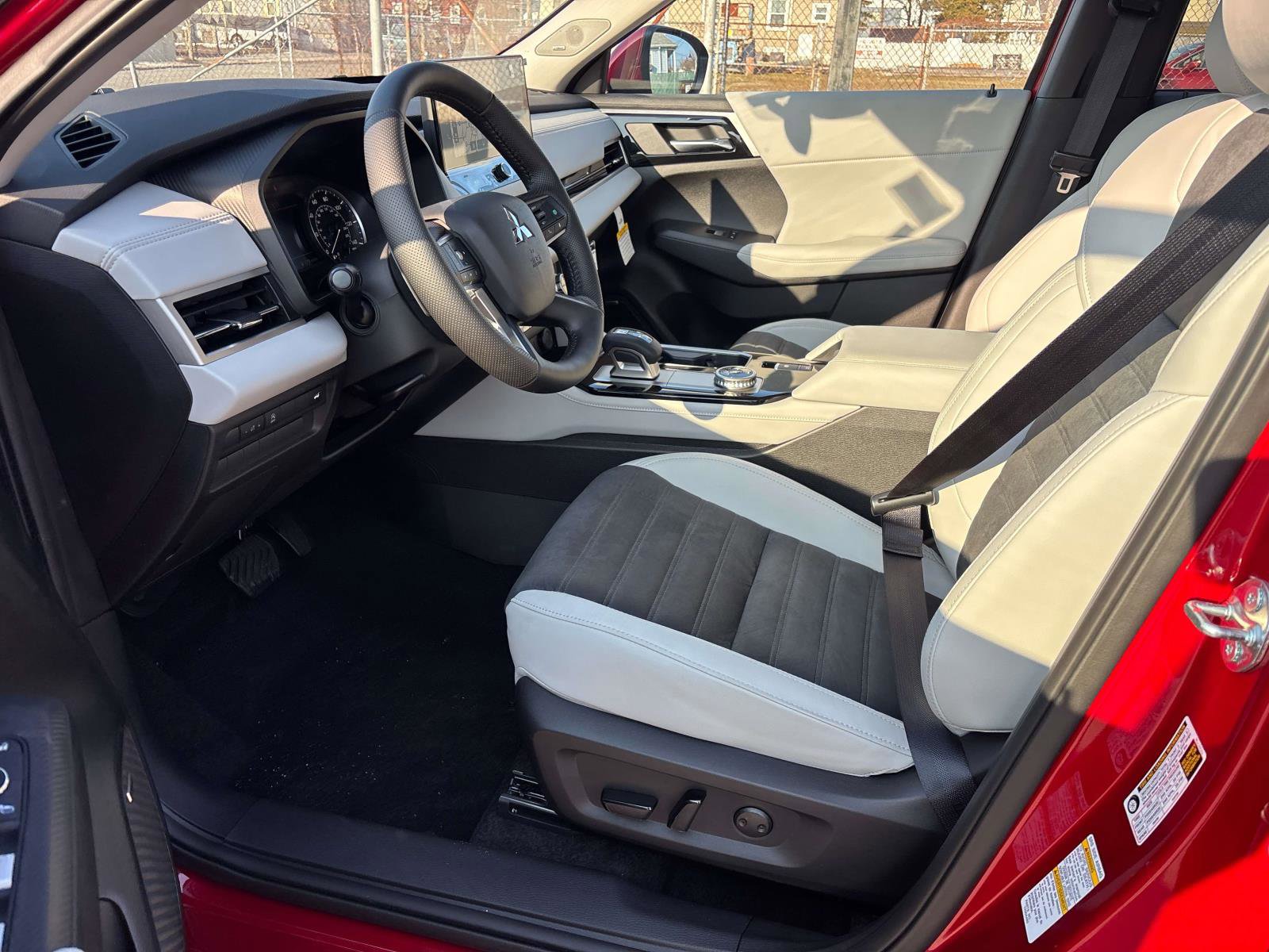 New 2026 Mitsubishi Outlander SE image 8