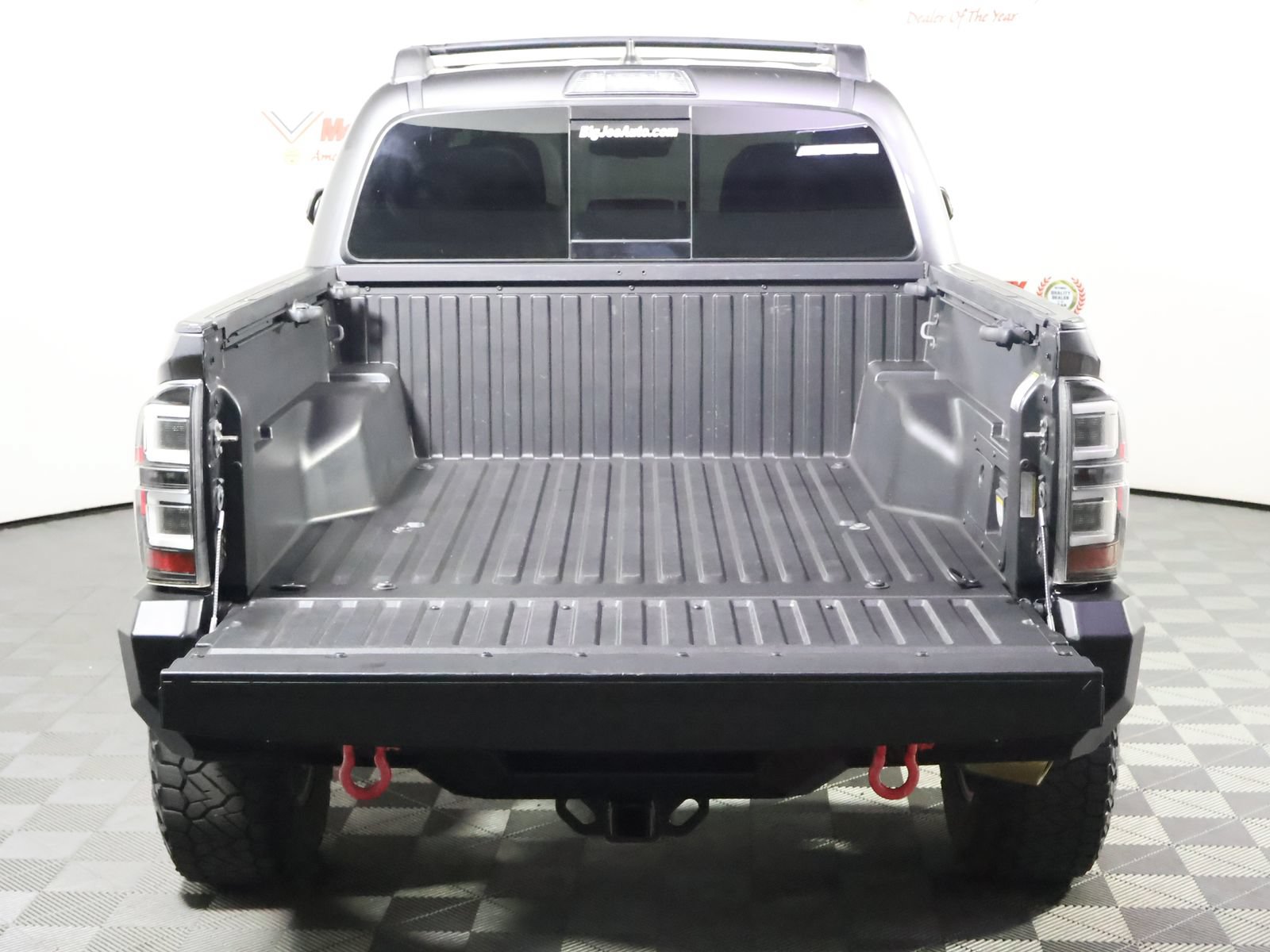 Used 2019 Toyota Tacoma TRD Off-Road w/ Technology Package AWD/4WD image 6