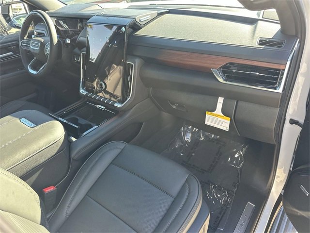 New 2026 GMC Yukon XL Denali w/ Denali Reserve Package image 32