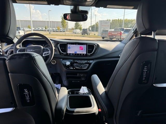 New 2026 Chrysler Pacifica Select image 28