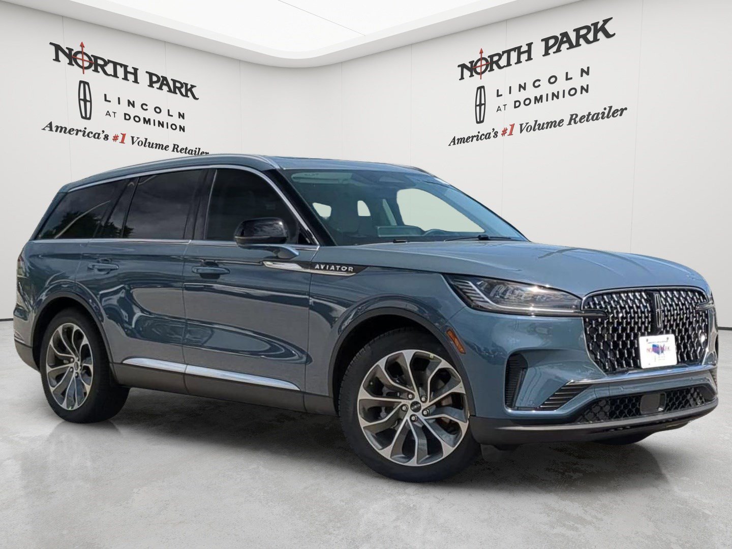New 2026 Lincoln Aviator 2WD image 1