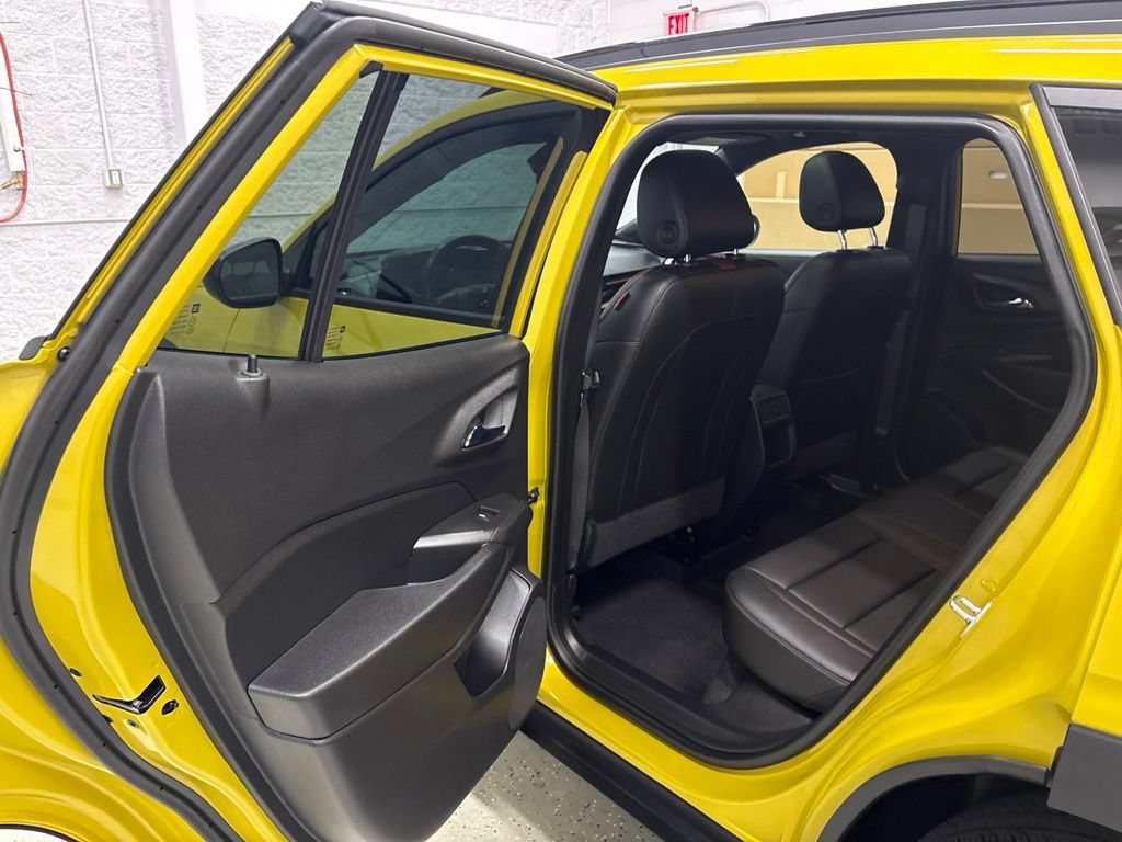 Used 2024 Chevrolet Trax RS w/ Sunroof Package FWD image 31