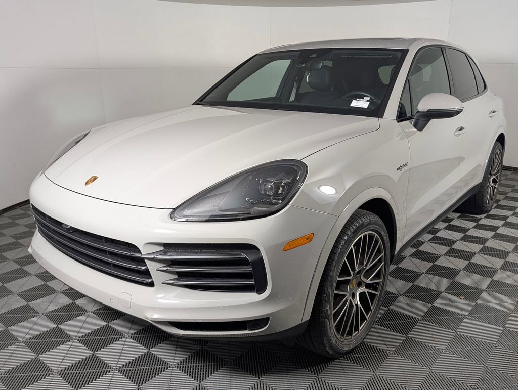Certified 2023 Porsche Cayenne Platinum Edition image 1