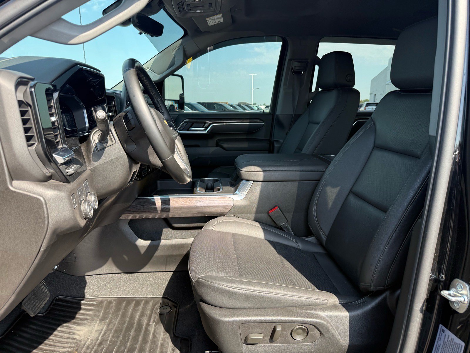 Used 2025 Chevrolet Silverado 2500 LTZ w/ LTZ Premium Package AWD/4WD image 12