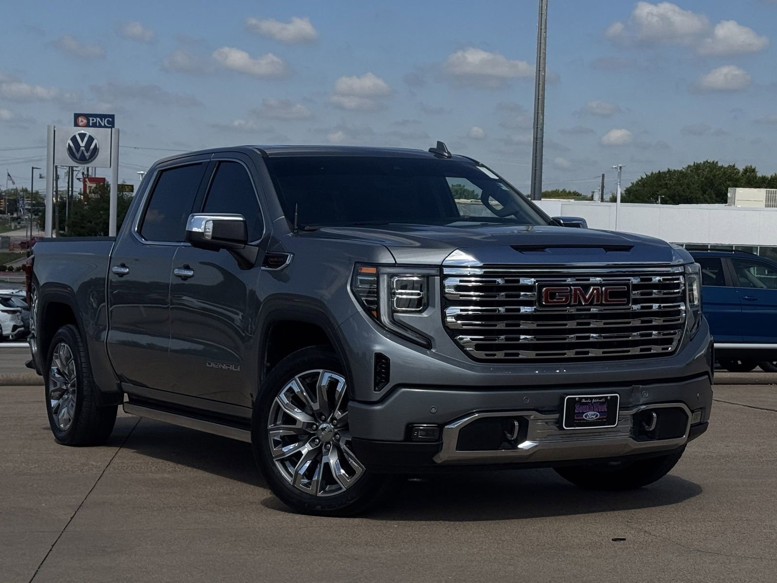 Used 2023 GMC Sierra 1500 Denali w/ Denali Reserve Package AWD/4WD image 1