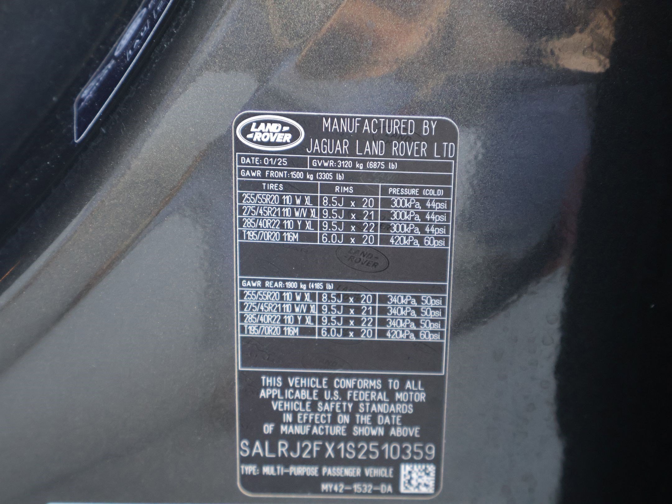 Certified 2025 Land Rover Discovery S AWD/4WD image 35