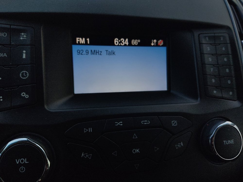 Used 2019 Ford Edge SE image 25