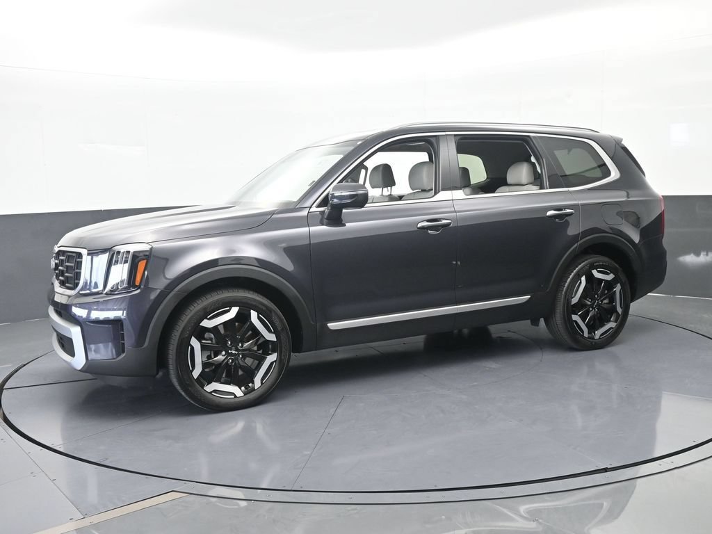 Used 2025 Kia Telluride S FWD image 2