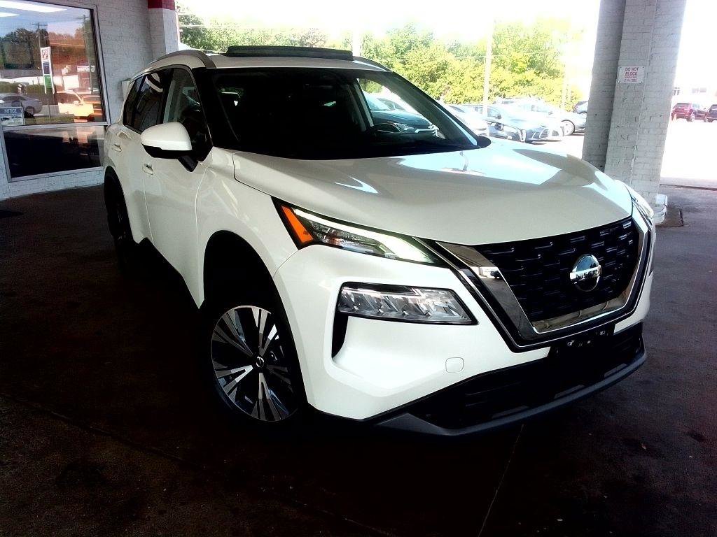 Used 2021 Nissan Rogue SV w/ Premium Package AWD/4WD image 2
