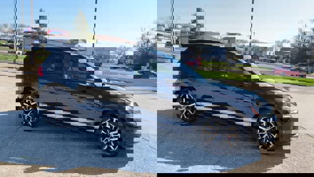 Used 2015 Volkswagen Golf S image 2