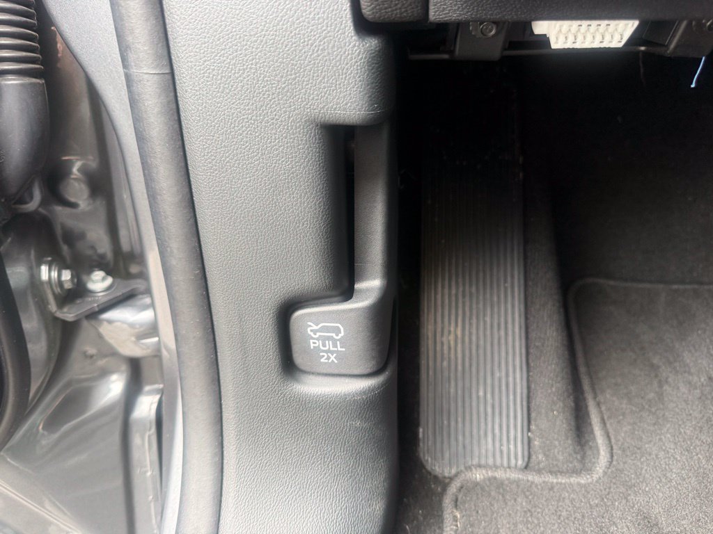 Used 2024 Ford Explorer XLT AWD/4WD image 20