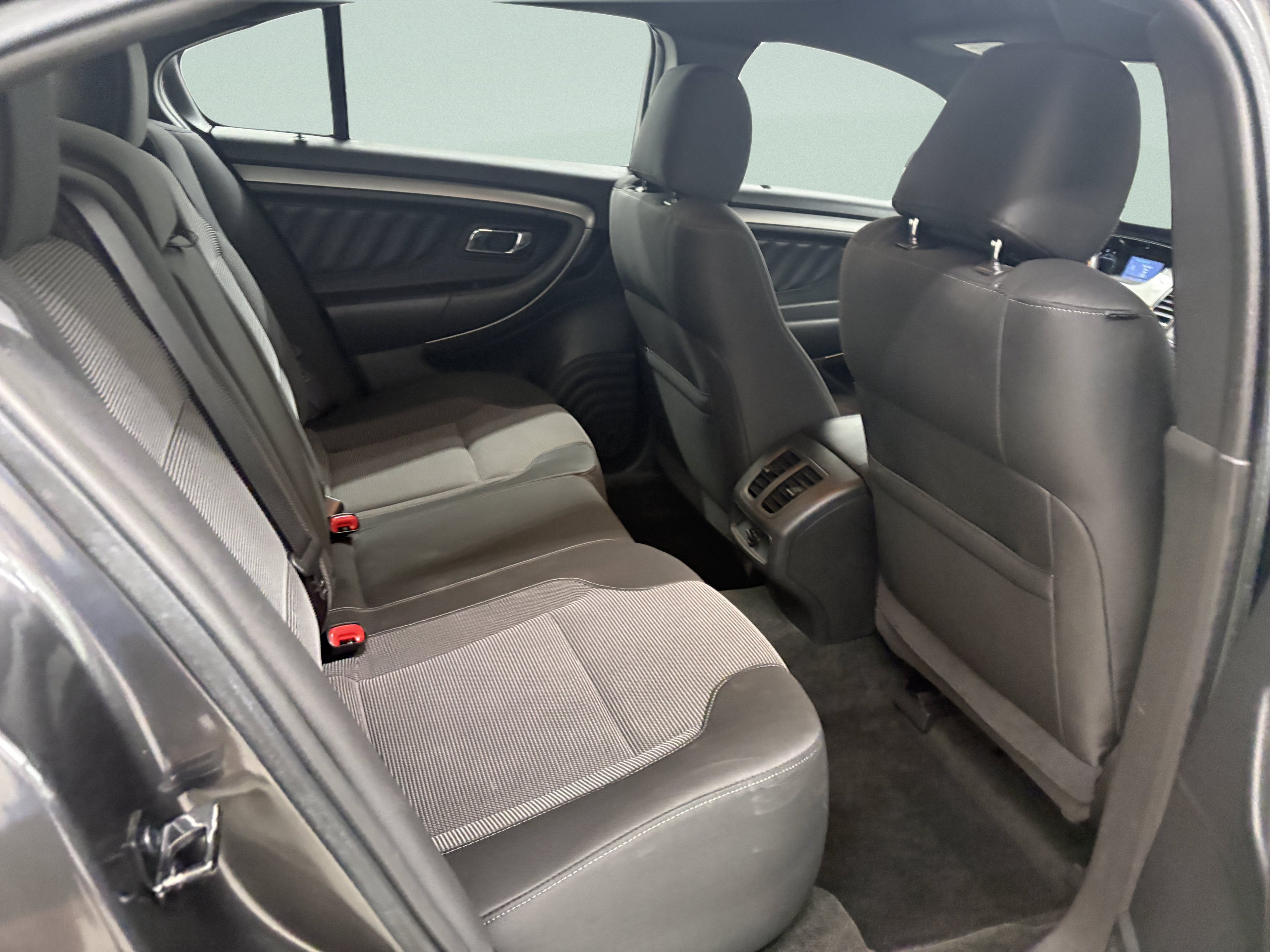 Used 2015 Ford Taurus SEL FWD image 21