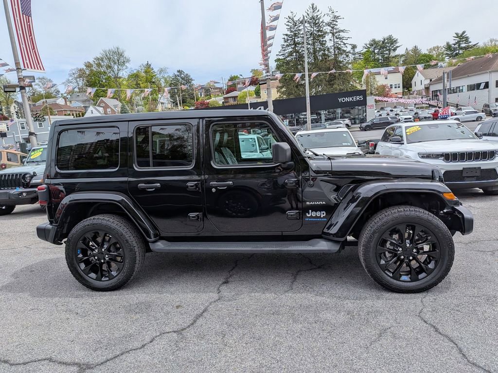 Used 2023 Jeep Wrangler Unlimited Sahara w/ Cold Weather Group AWD/4WD image 5