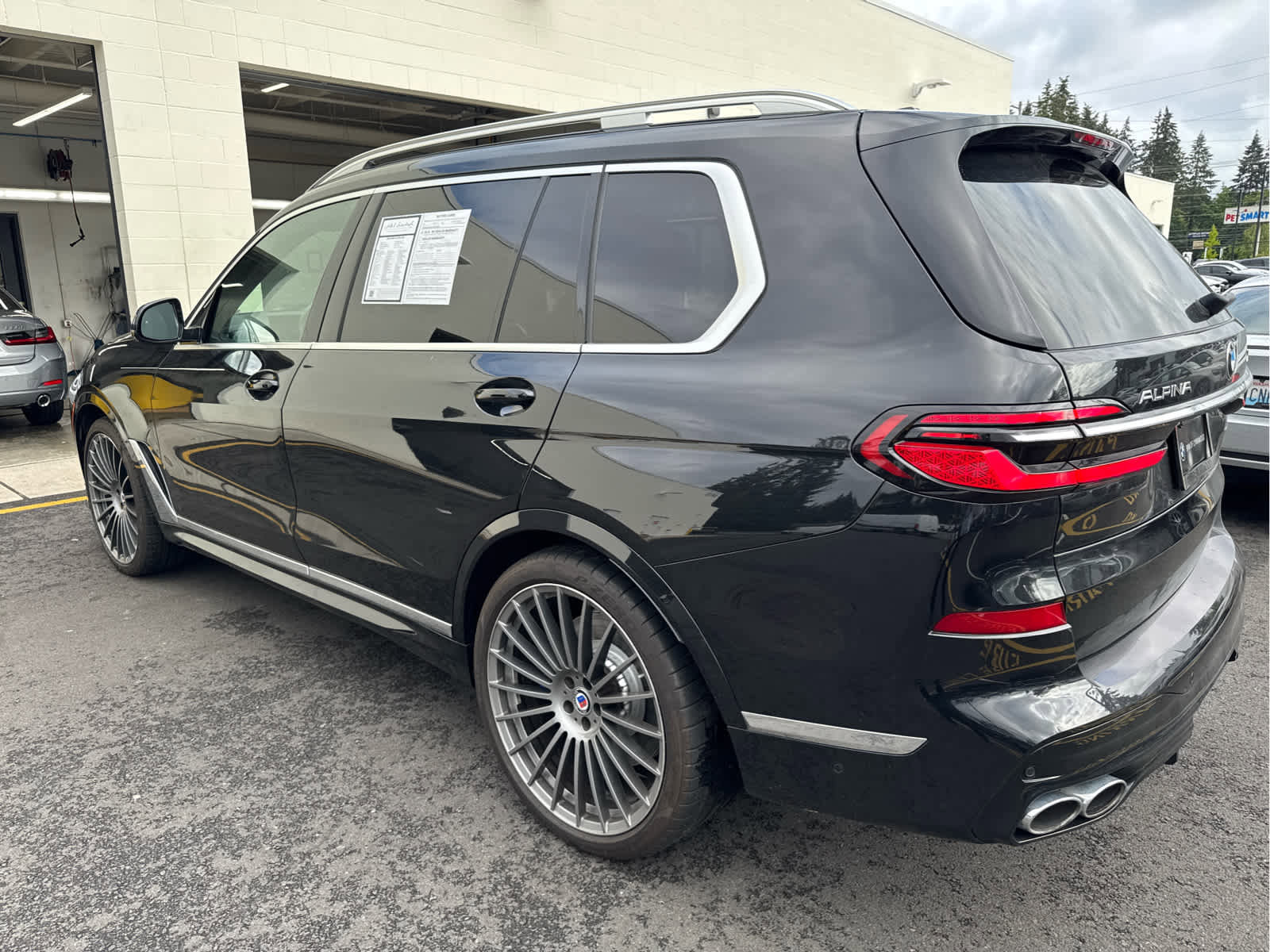 Used 2023 BMW ALPINA XB7 AWD/4WD image 4