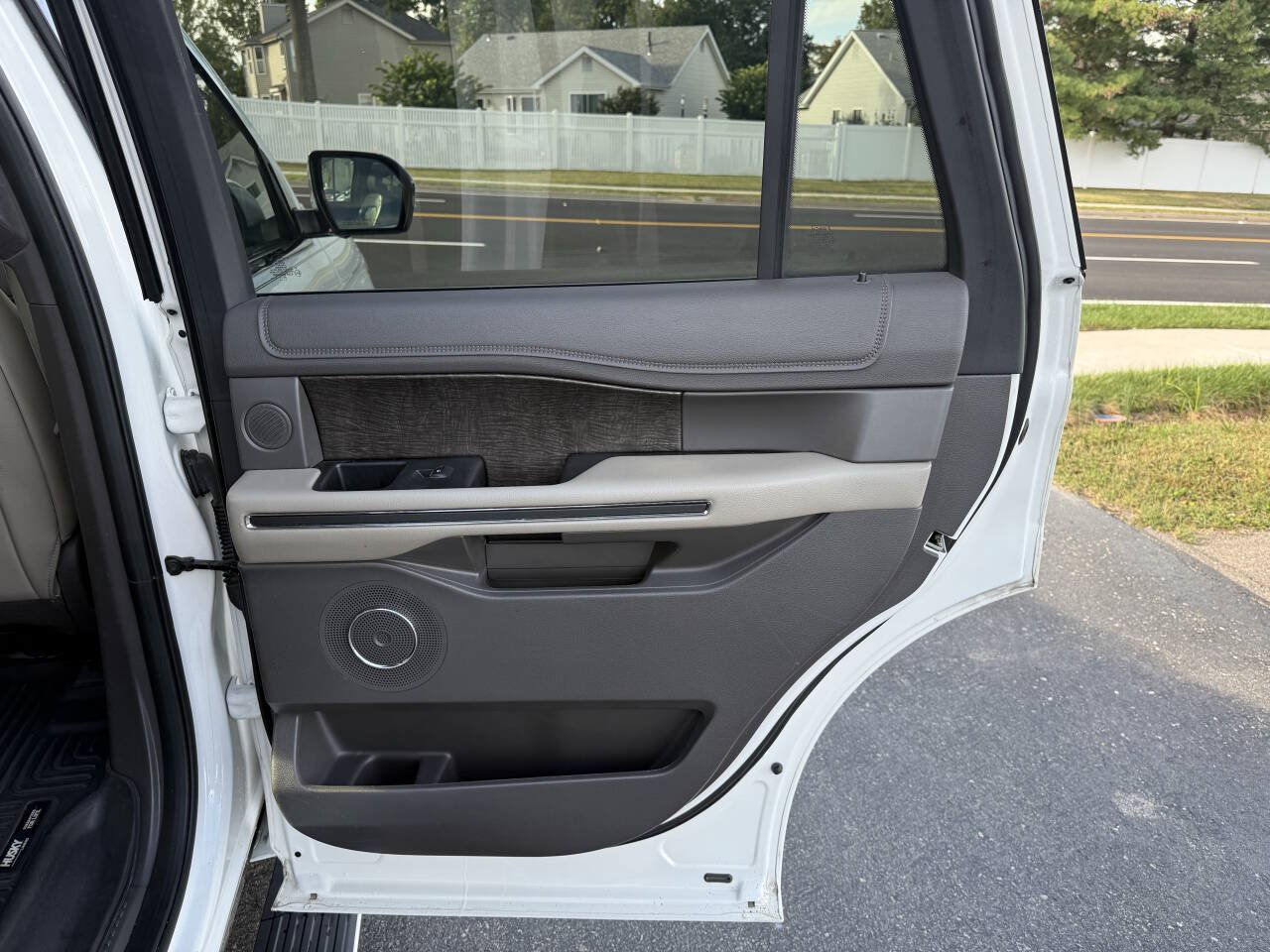 Used 2020 Ford Expedition Limited w/ Equipment Group 302A AWD/4WD image 11