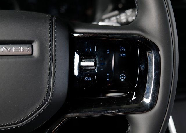 New 2026 Land Rover Range Rover Velar Dynamic SE image 18