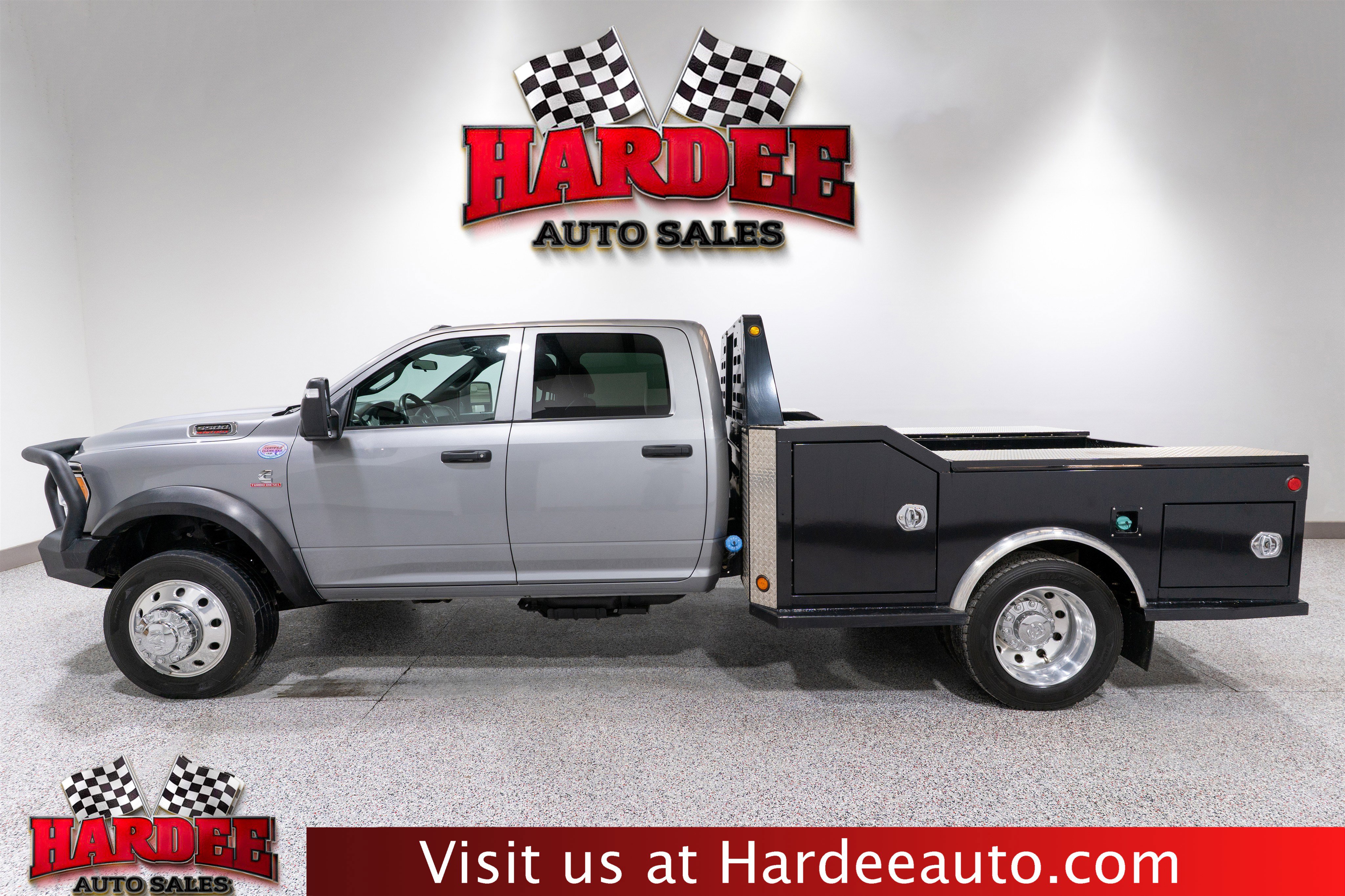 Used 2024 RAM 5500 Tradesman w/ Chrome Appearance Group image 1