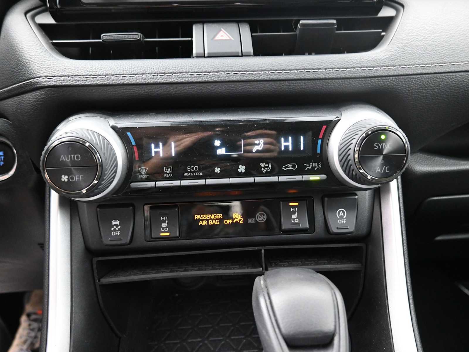 Used 2022 Toyota RAV4 XLE image 9