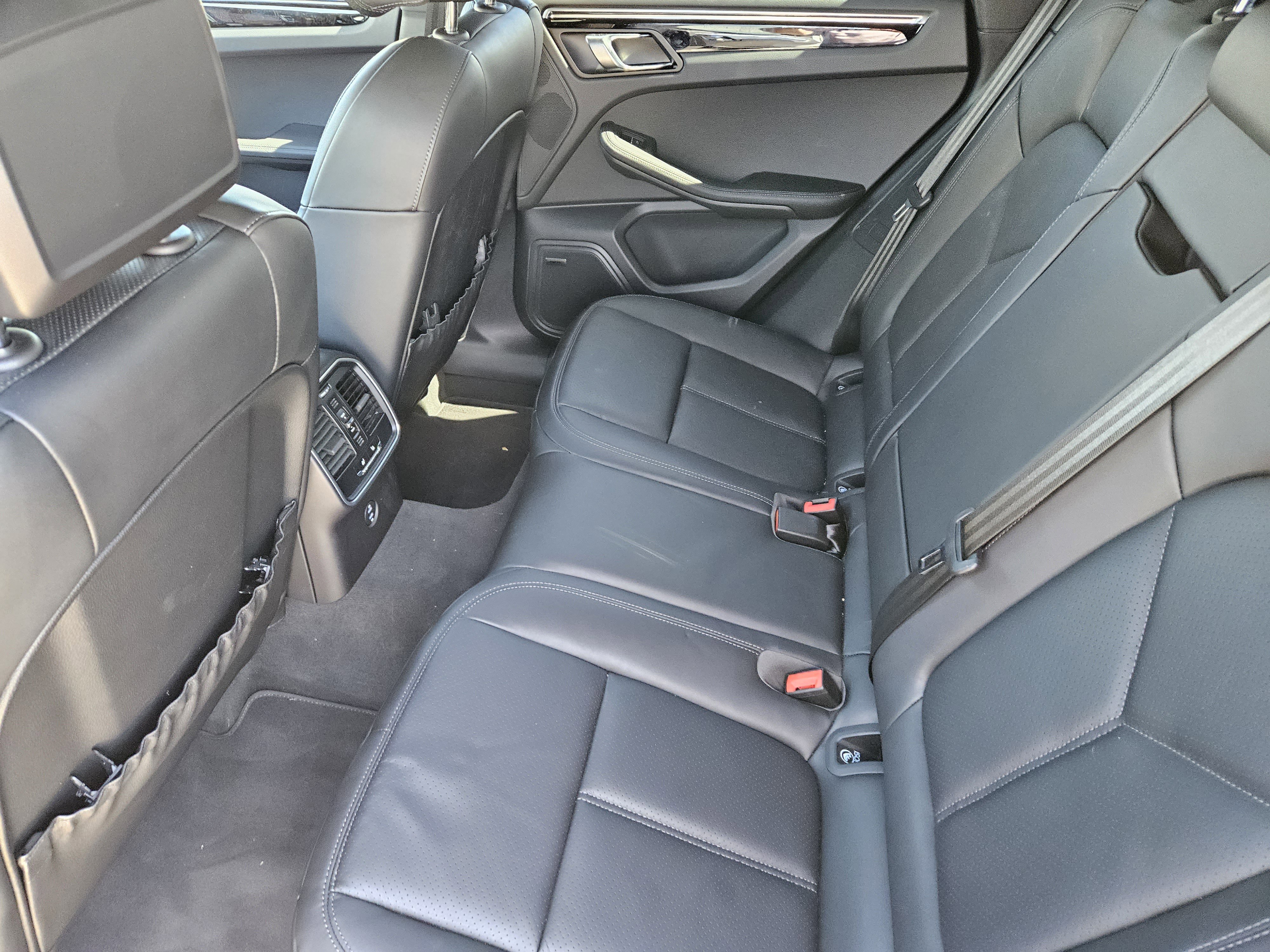 Used 2026 Porsche Macan image 28