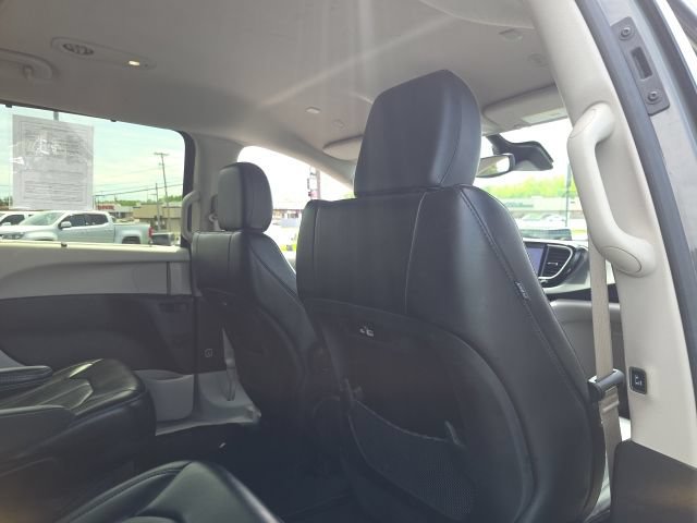 Used 2023 Chrysler Pacifica Touring-L FWD image 47