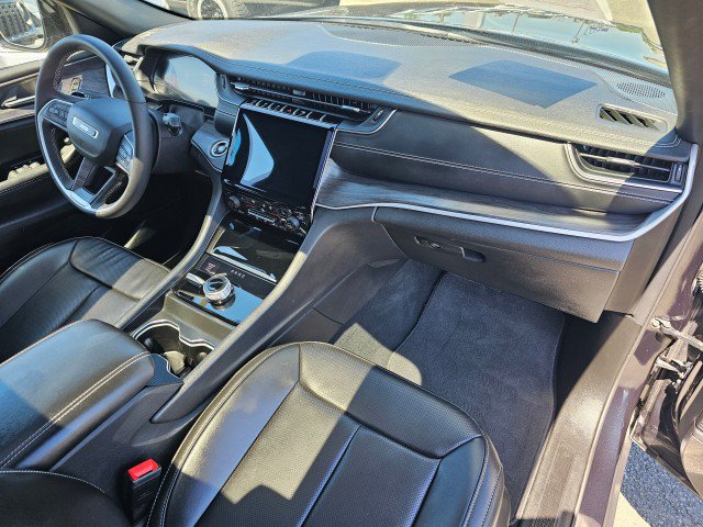 Certified 2024 Jeep Grand Cherokee Limited w/ Luxury Tech Group II AWD/4WD image 11