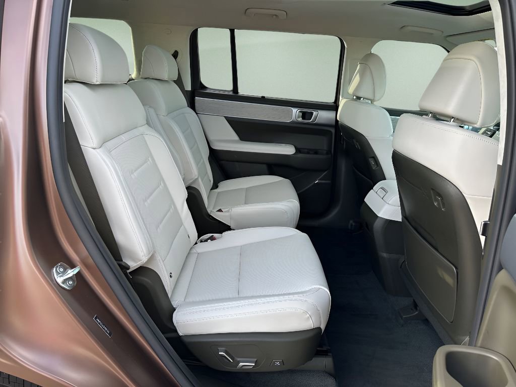 Used 2025 Hyundai Santa Fe Calligraphy image 23