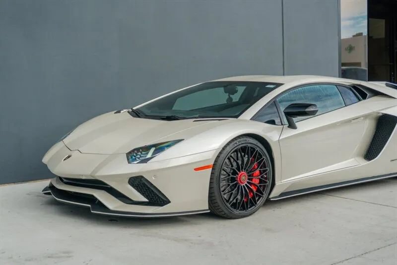 Used 2017 Lamborghini Aventador S image 27