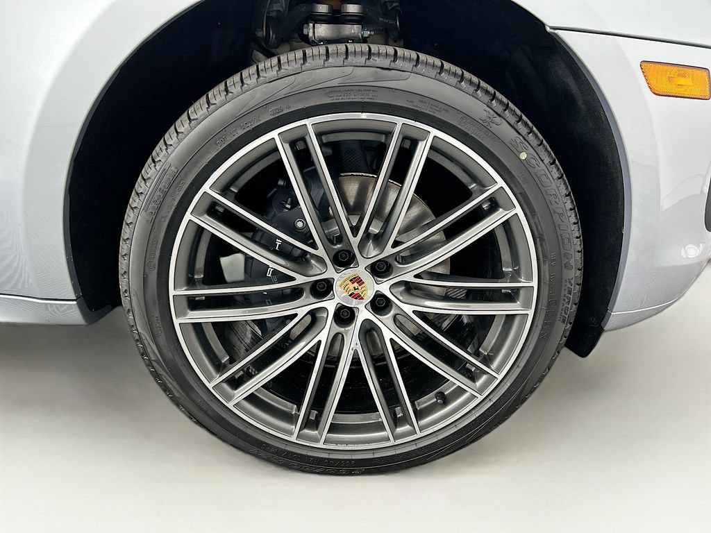 Used 2026 Porsche Macan AWD/4WD image 33