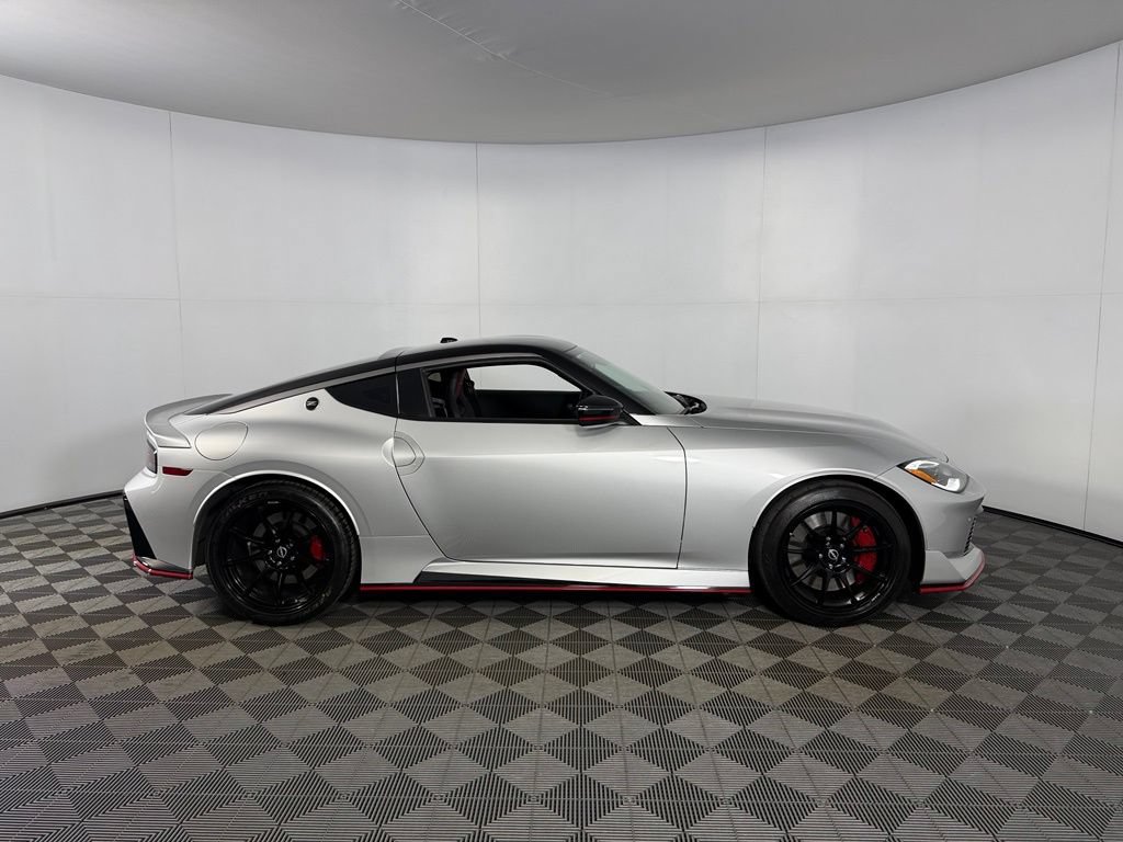 Used 2025 Nissan Z NISMO w/ Floor Mat Package RWD image 6