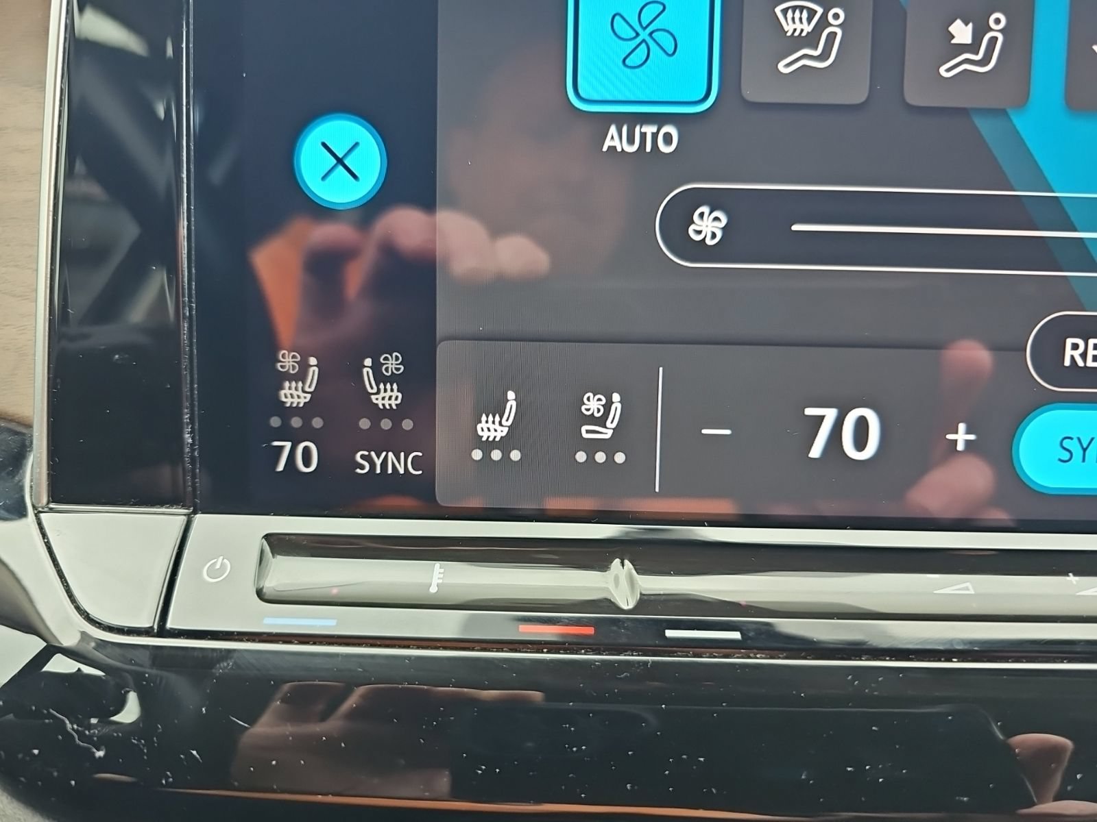 Used 2024 Volkswagen Atlas SE FWD image 19