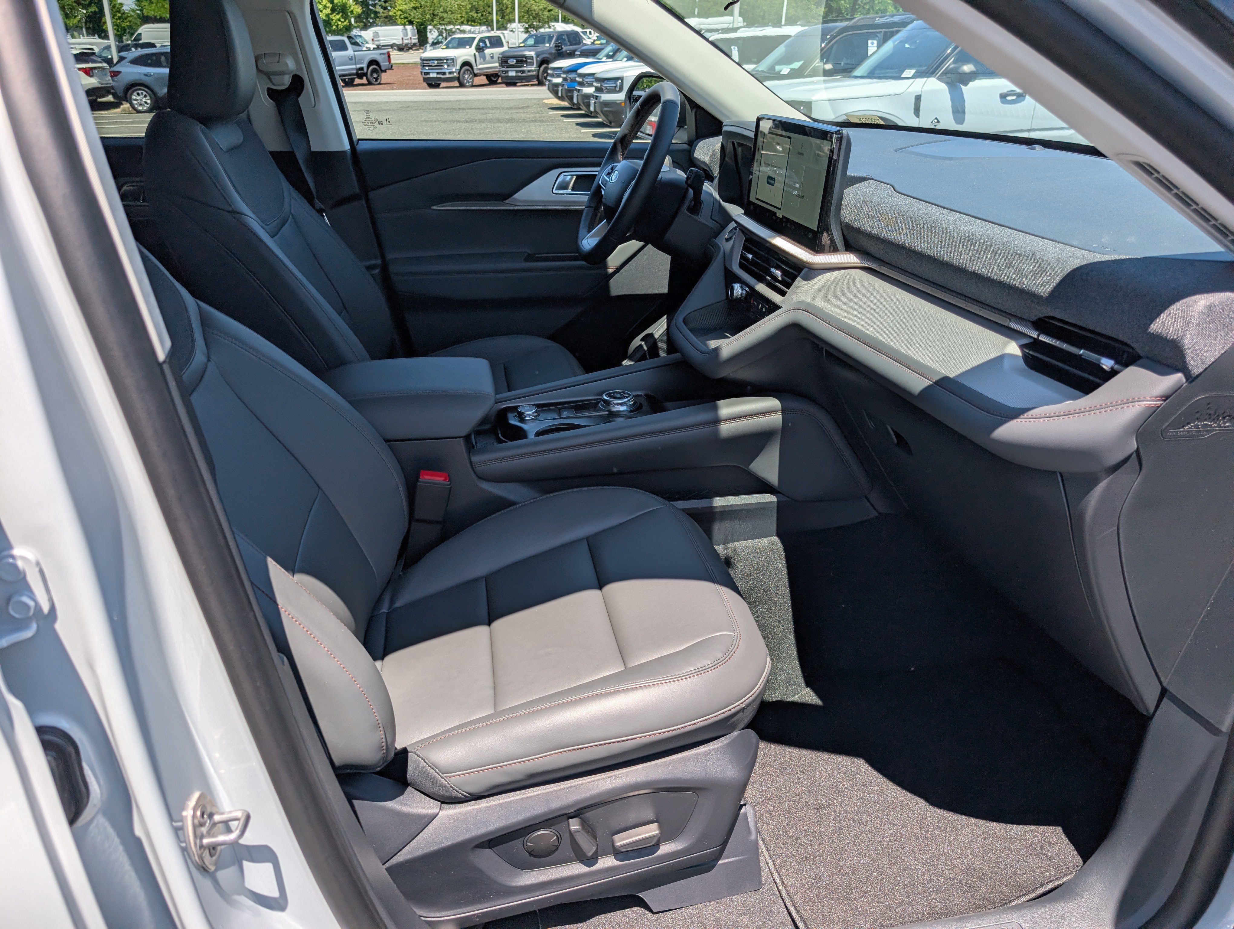 New 2026 Ford Explorer Active w/ Active Comfort Package AWD/4WD image 6