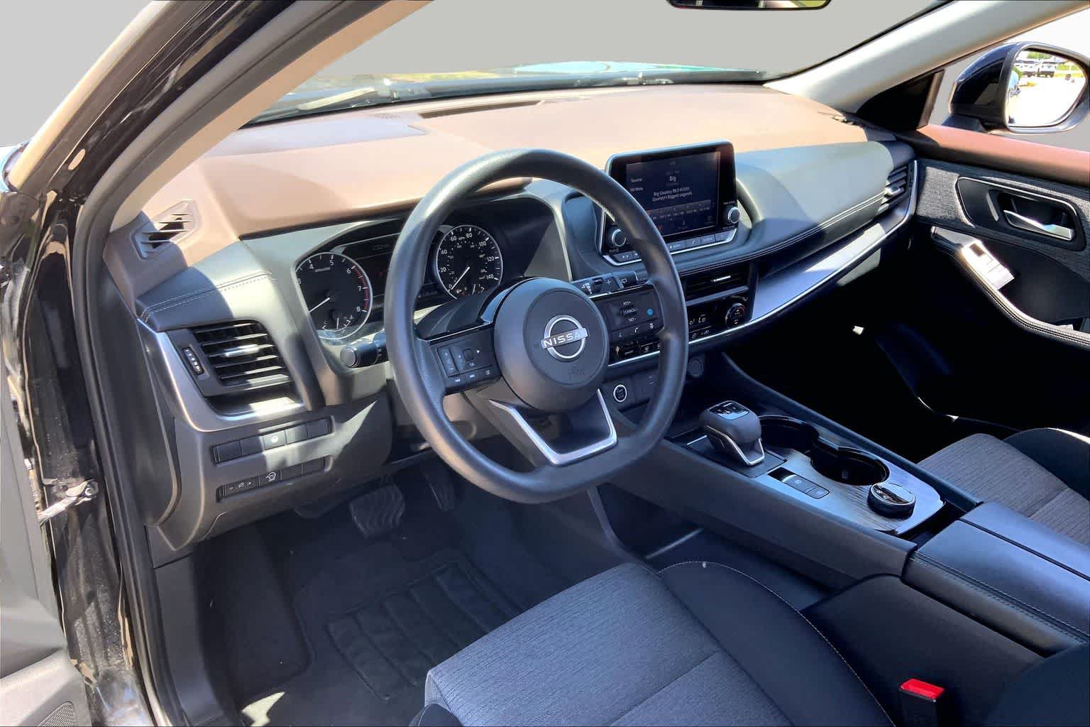 Used 2023 Nissan Rogue SV AWD/4WD image 16