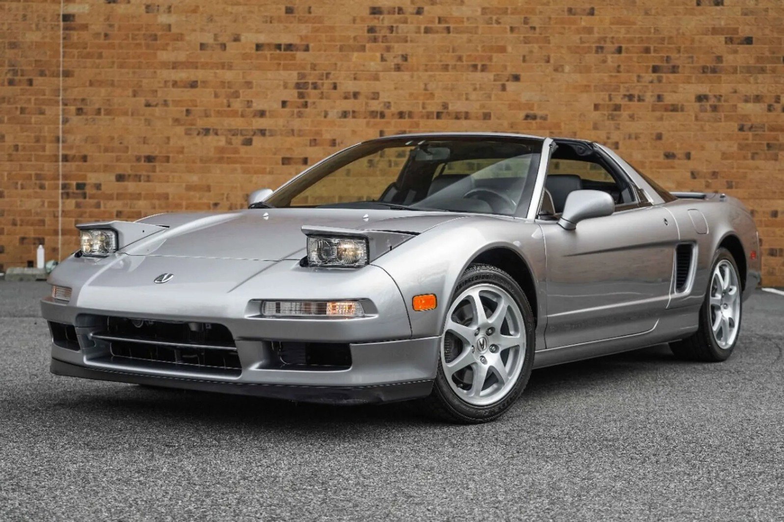 Used 2001 Acura NSX T image 2